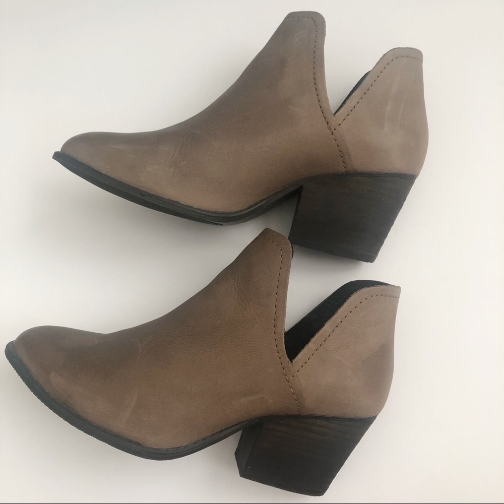 Steve Madden “Adelphie” Taupe Booties
